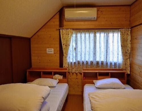 寝室　天然温泉付きハーフログハウス