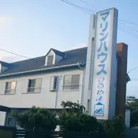 ถ่ายภาพที่พักจากฝั่งตรงข้ามทางเข้ารถ