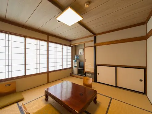 ห้องพักแบบญี่ปุ่นราคาประหยัด (รองรับ 1-3 ท่าน)