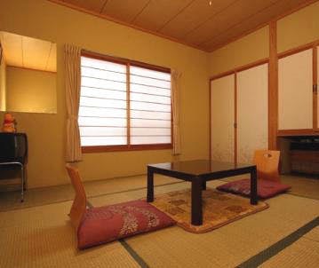 다다미가 깔린 객실에서 여유로운 시간을 보내세요.