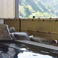 อ่างอาบน้ำกลางแจ้งที่มองเห็นแม่น้ำคิตายามะ