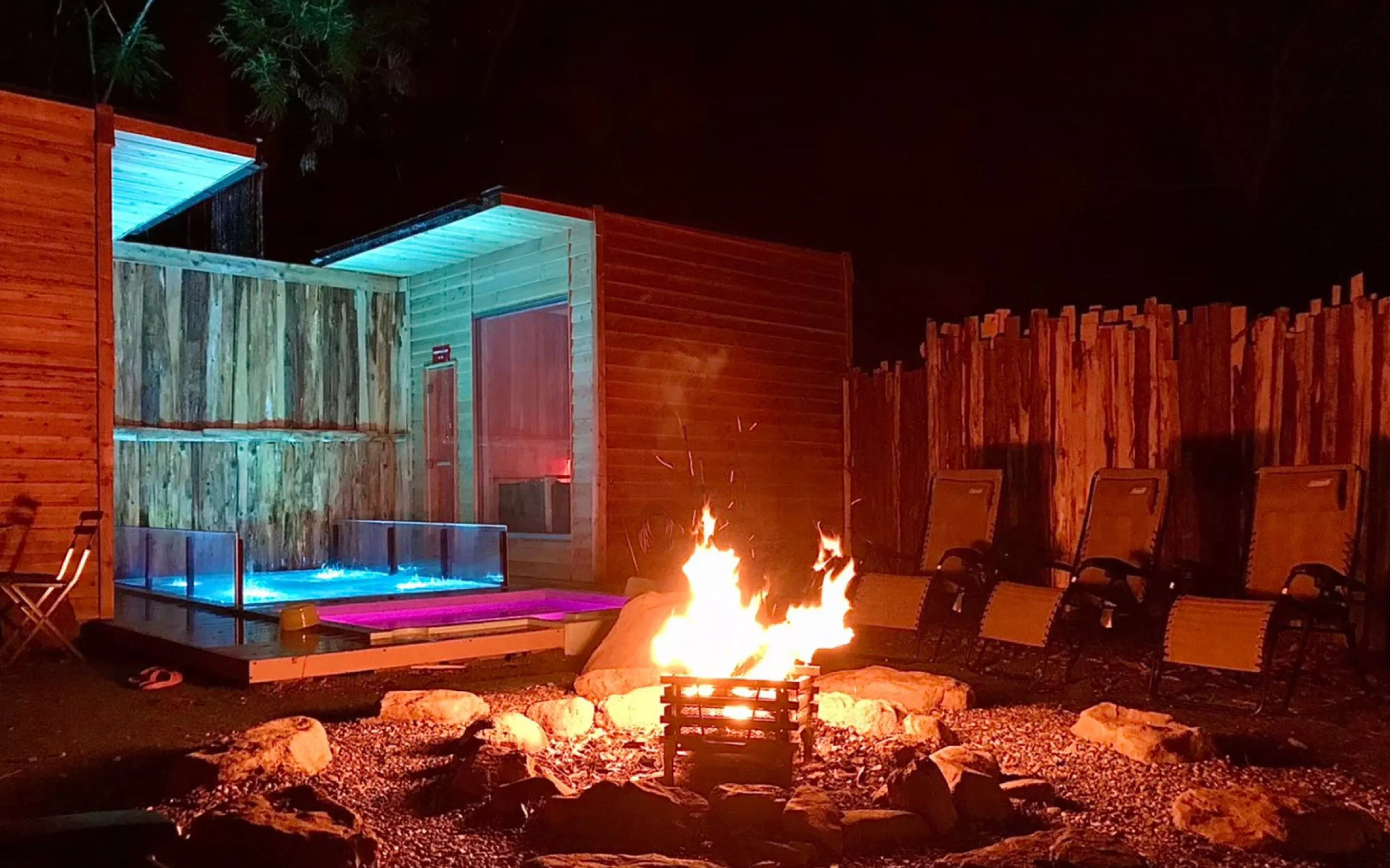 ซาวน่า Polku ในยามค่ำคืนช่างน่าหลงใหล