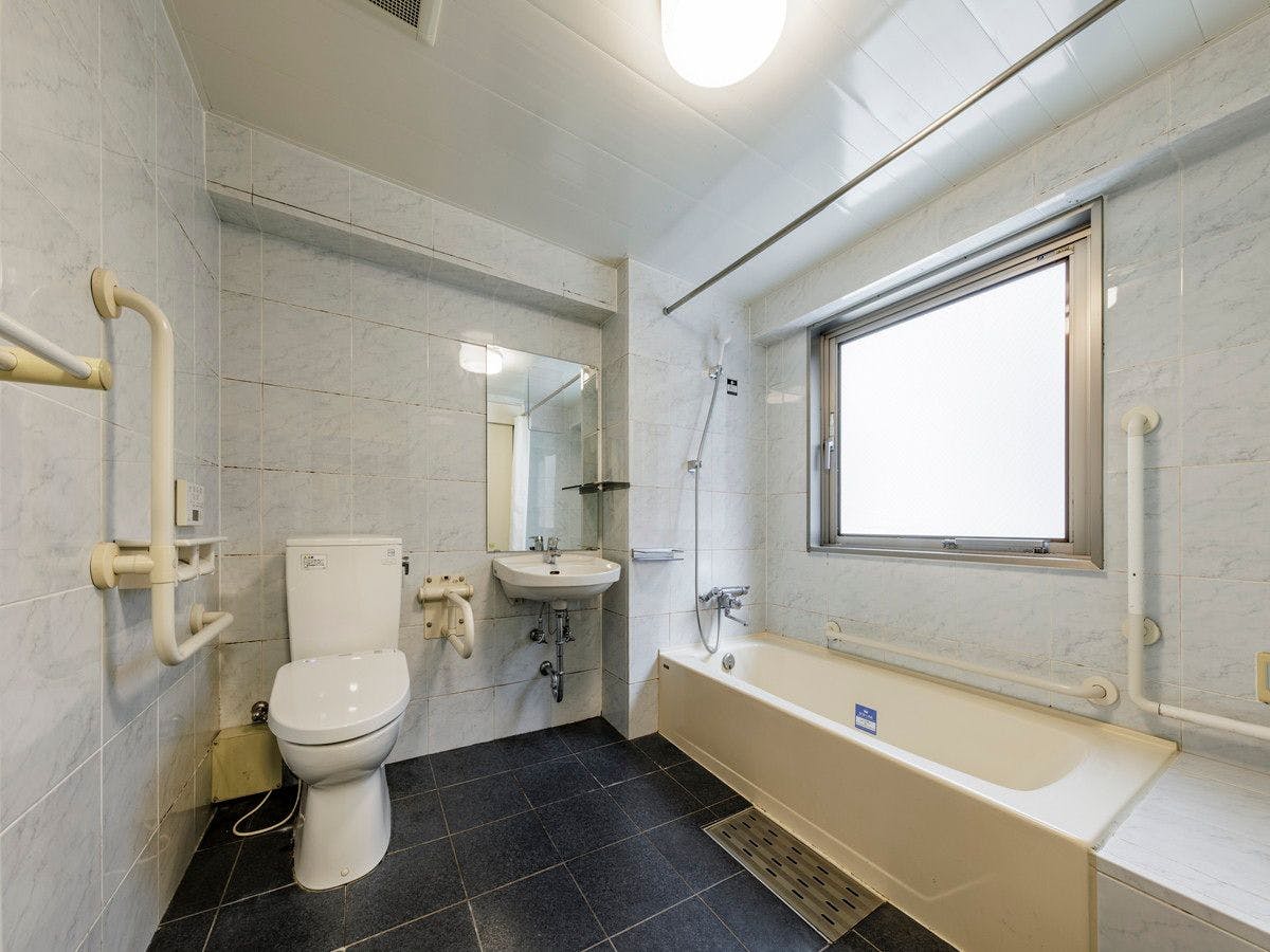 Kamar double dengan kamar mandi