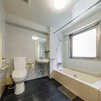 Kamar double dengan kamar mandi