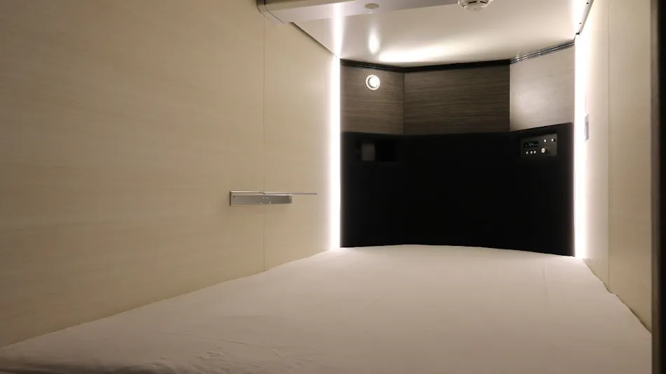 Cabin & Capsule Hotel J-SHIP Osaka Namba