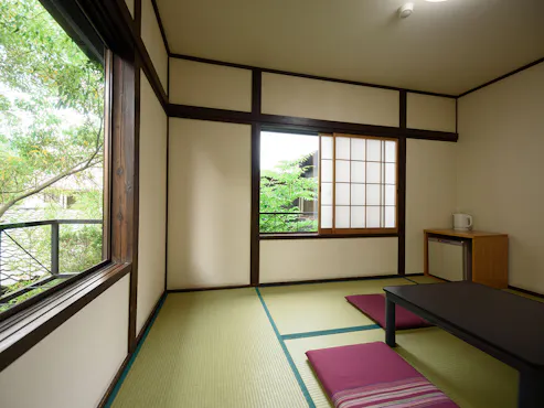 Japanese-style room with 6 tatami mats, shared toilet 【Rokushou】