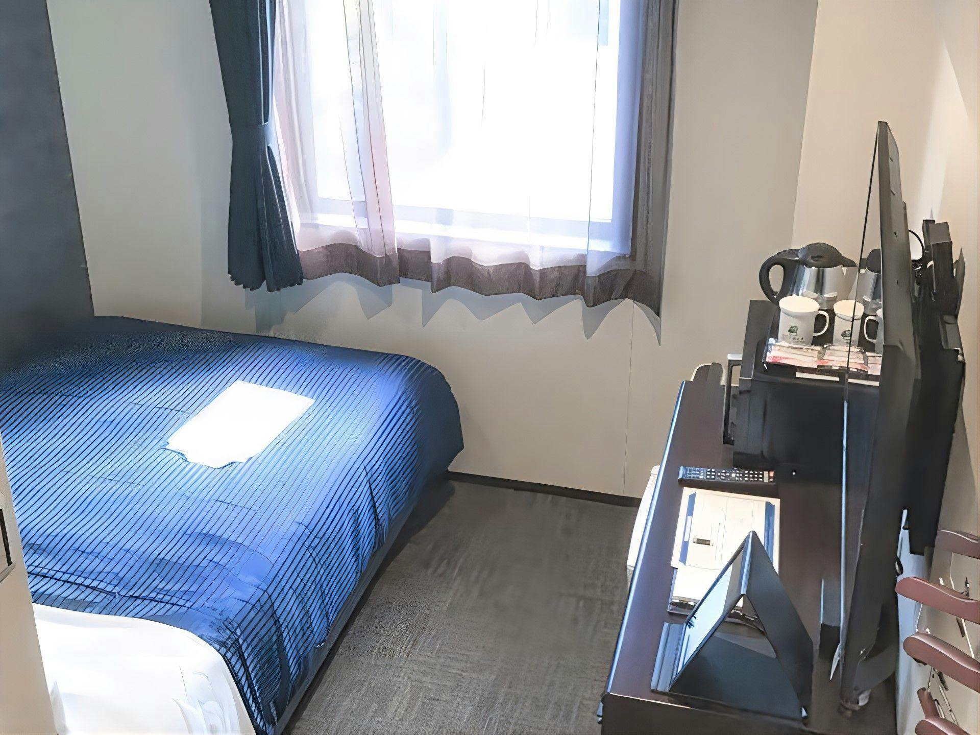 面積11平方米，床寬120×195公分