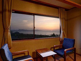 希少！夕日港の朝獲れ鮮魚を毎朝厳選　新海荘＜夕日ヶ浦温泉＞