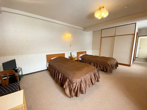 西式双床房/22平方米,附浴室和厕所