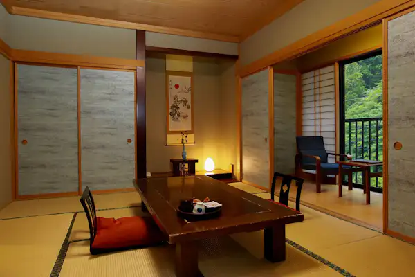 Kamar gaya Jepang 10 tatami menghadap sungai