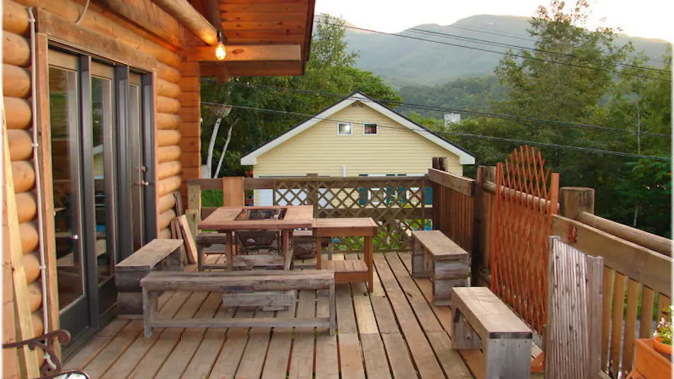 Log Pension Pine House