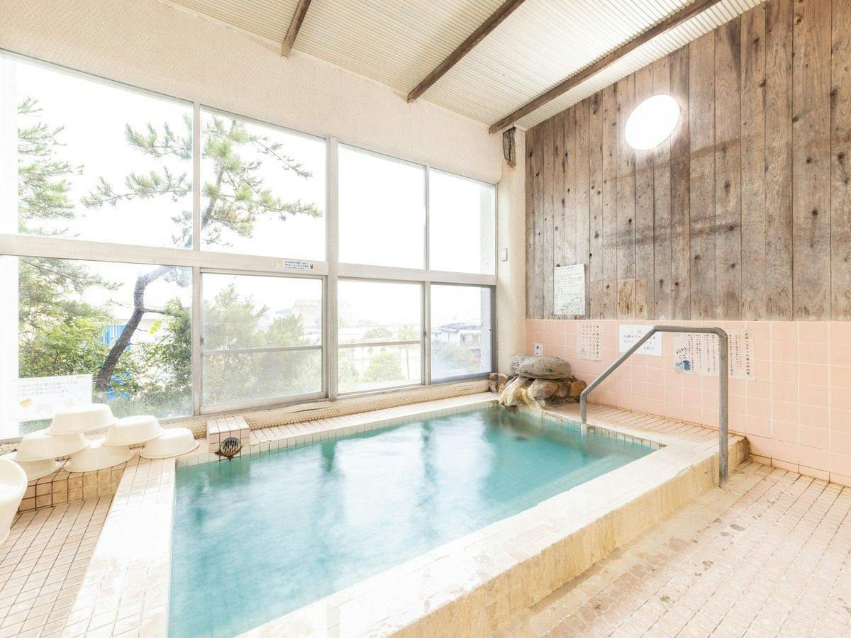 Pet-Friendly Shirahama Onsen Bay Lily National Lodge