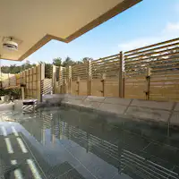 ห้องอาบน้ำรวม, อ่างอาบน้ำกลางแจ้งบางส่วน