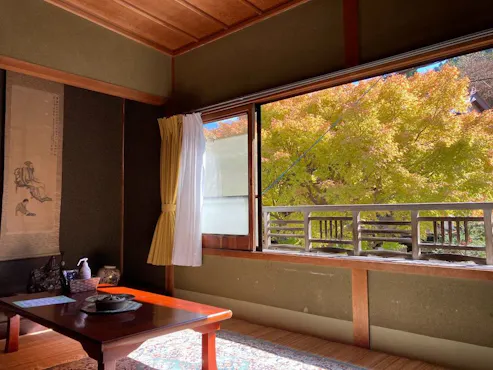 洞川的紅葉最佳觀賞期是10月下旬至11月上旬。