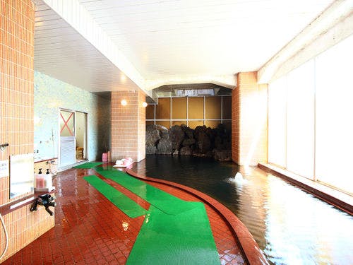 黒く見える色の源泉が特徴！