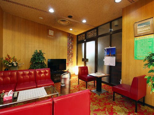 待ち合いはロビーにてお願いします