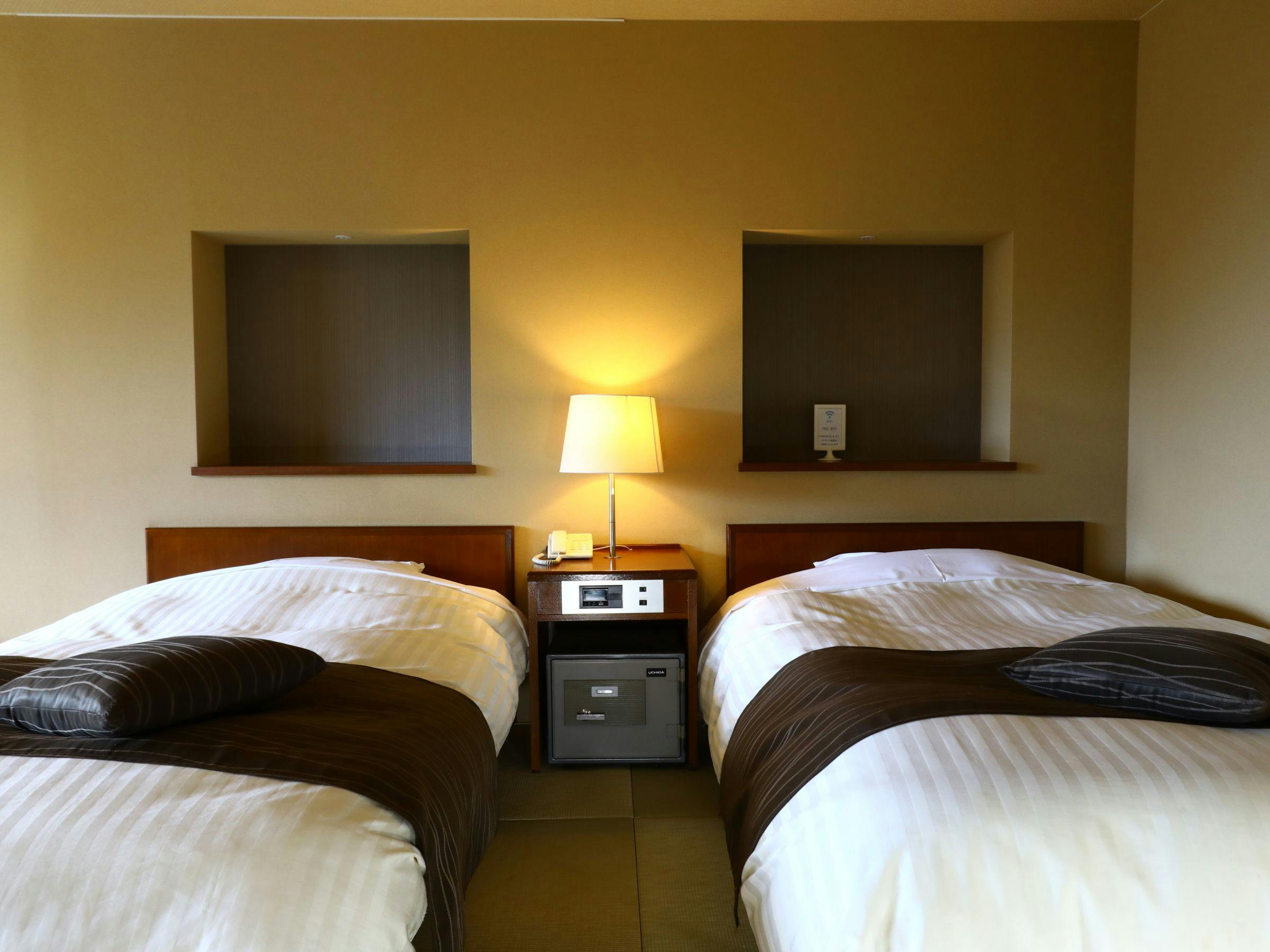 ■ เตียงกว้างสองเตียง