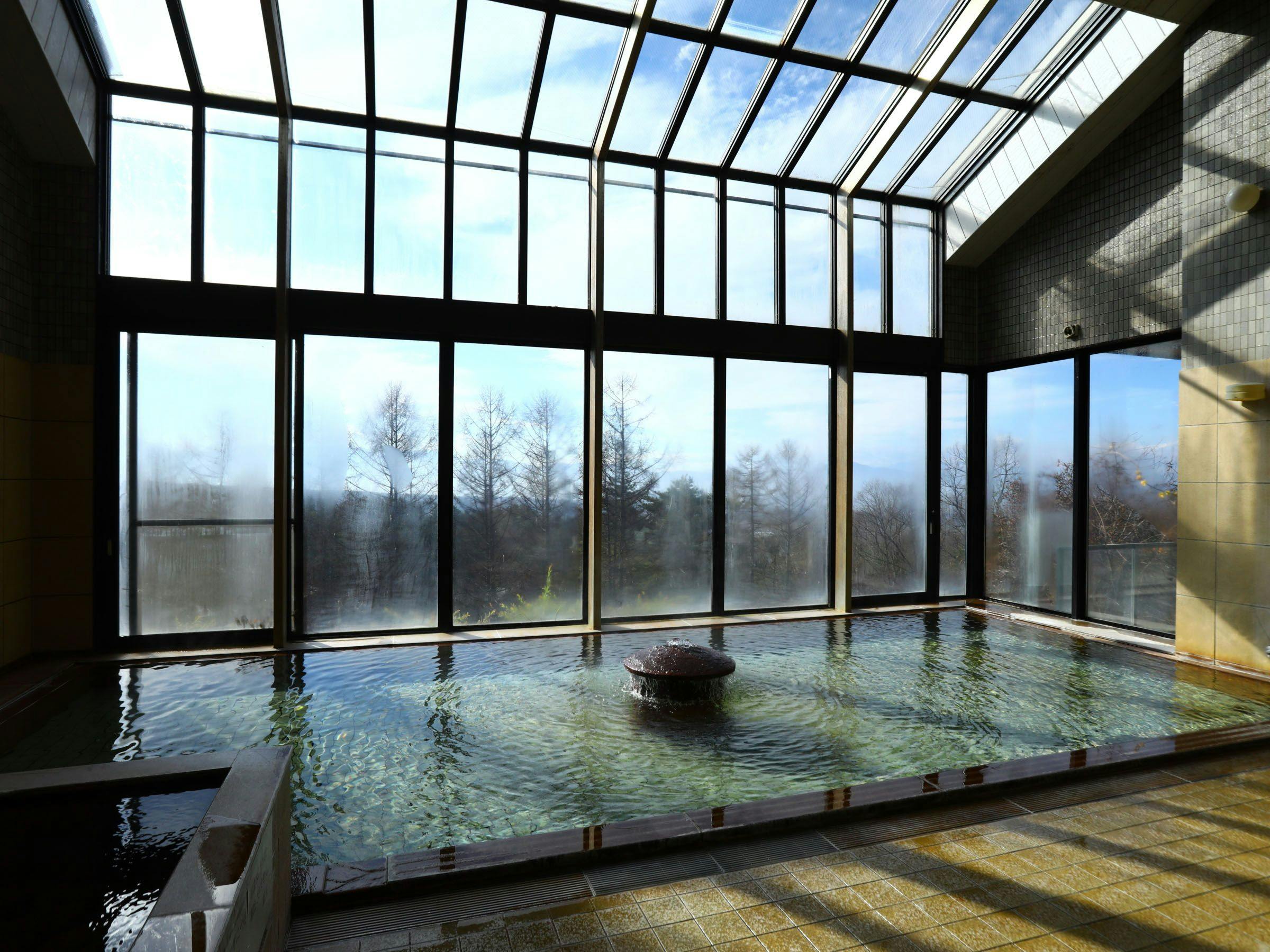 ■วิวที่งดงาม! น้ำพุร้อนห้องอาบน้ำขนาดใหญ่ - Yubei no Yu