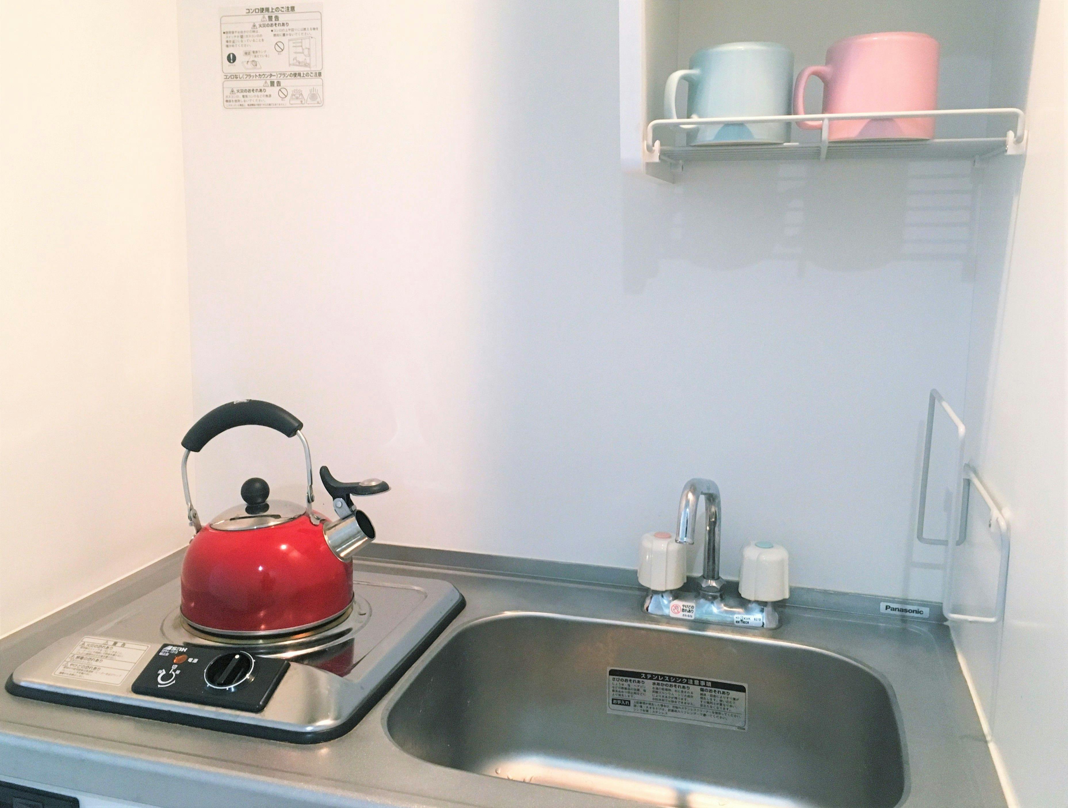 Semua kamar dilengkapi dengan dapur kecil.