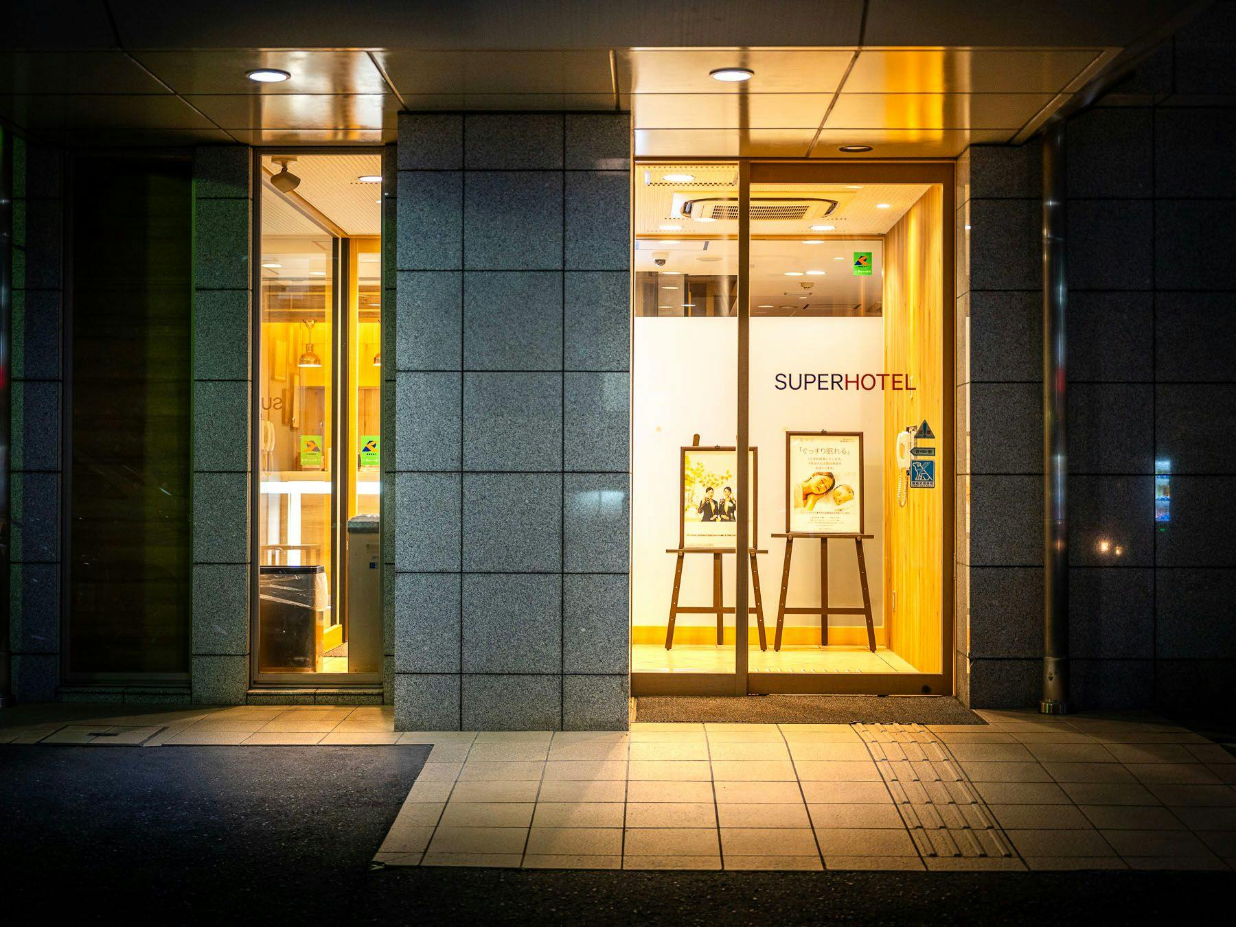 ทางเข้าจะล็อกหลังเวลา 24:00