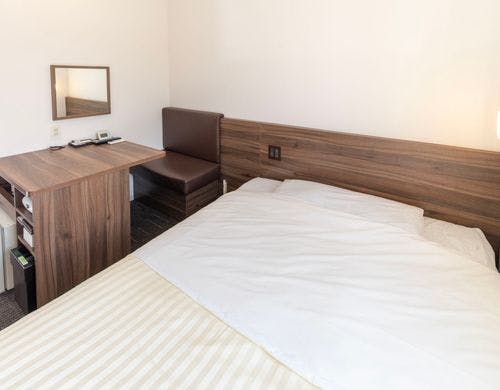 広々ベッドでごゆっくりお寛ぎ頂けます