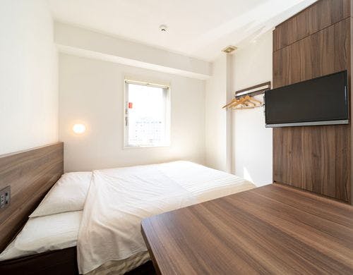 ワイドデスクで作業も捗ります