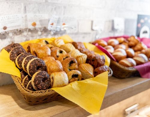 ホテル内専用オーブンで焼き上げています