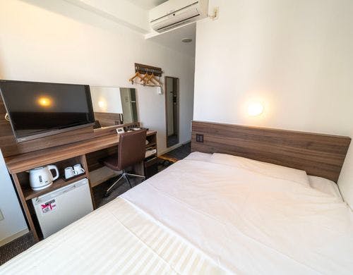 150cm幅のワイドベッドでぐっすり