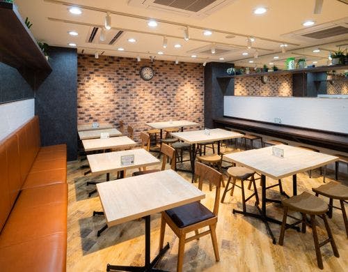 広々としたラウンジでお寛ぎください