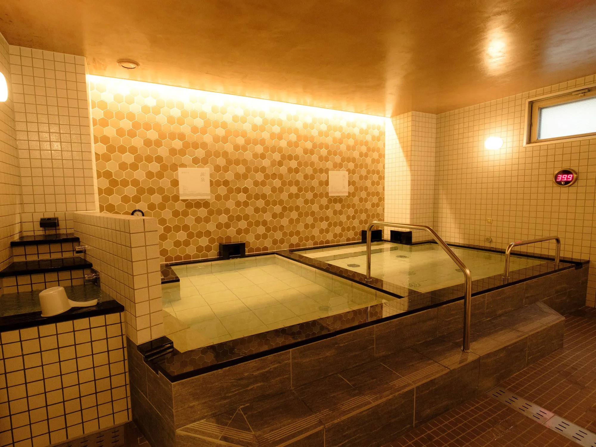 【ห้องอาบน้ำรวมสำหรับผู้หญิง】น้ำพุร้อนธรรมชาติ (36 องศา) และน้ำอุ่น