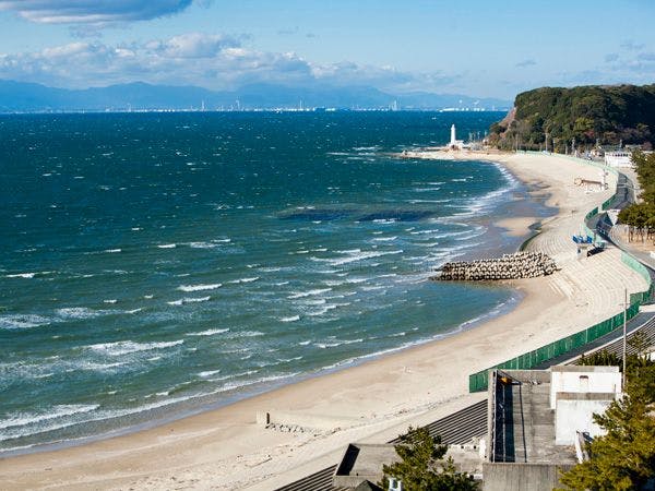 ชายหาดโอโนะอุระที่ทอดยาวใต้หน้าต่าง
