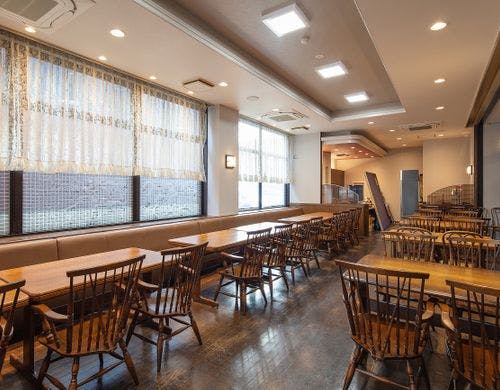朝食会場　6：30～9：00　日・月定休