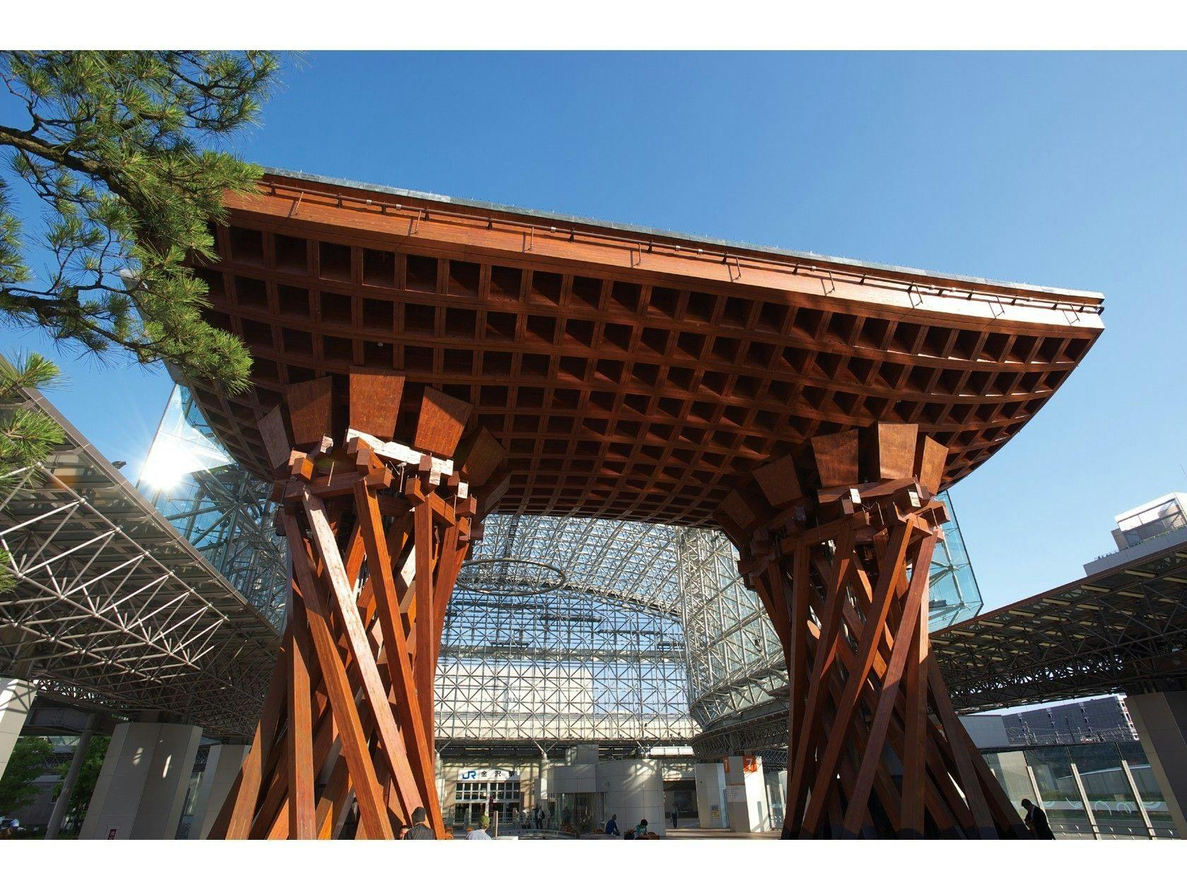 ☆彡สถานี JR Kanazawa "ภาพถ่ายโดย: สหพันธ์การท่องเที่ยวจังหวัด Ishikawa"