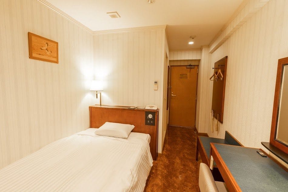 ホテルキャッスルイン鈴鹿中央 旧名 ホテルキャッスルイン玉垣 10代 代限定プラン カップル お友達とで最安値 学生旅行にも最適 30日前までキャンセル無料 スタンダードセミダブルルーム ベッド幅1cm 喫煙 Yahoo トラベル