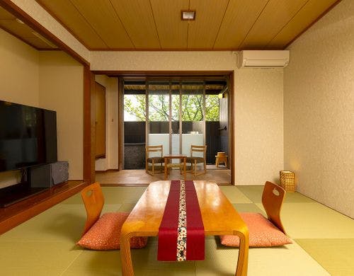 【本館】半露天風呂付き1階の和室