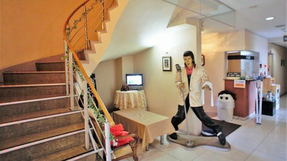 Suitable Hotel TO