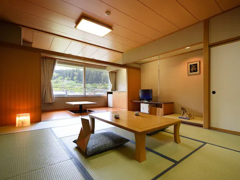 본관 12다다미, 호리코타츠 포함.