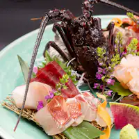 Lobster sashimi *Gambar adalah hidangan untuk 2 orang.