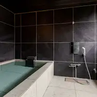 Kolam mandi peribadi TOU