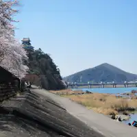 日式旅館前的木曾川步道
