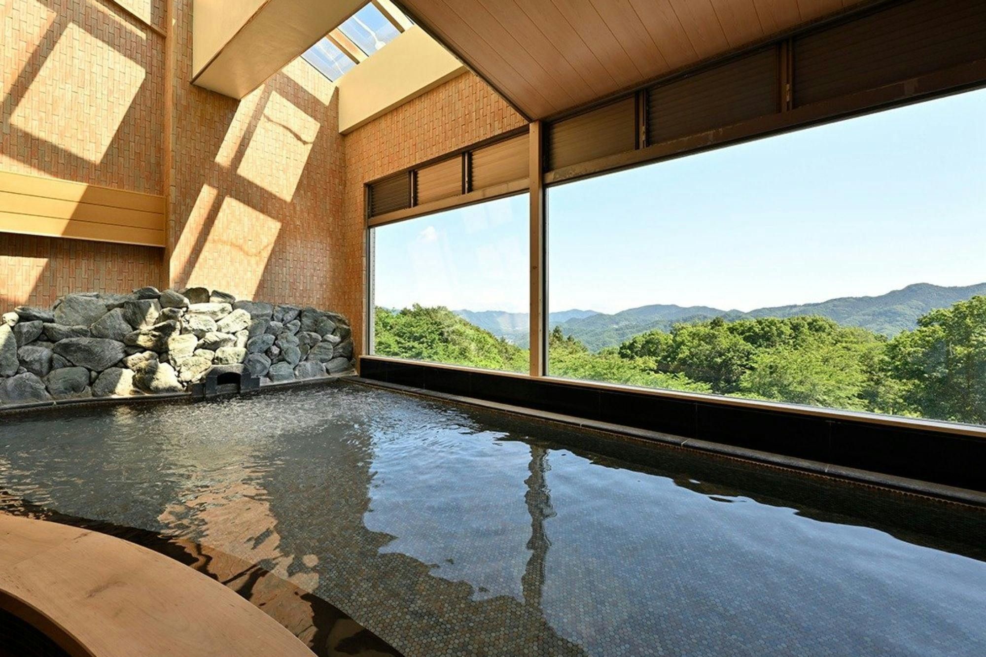 ท่านสามารถเพลิดเพลินกับภูเขาในชิชิบุได้อย่างผ่อนคลาย