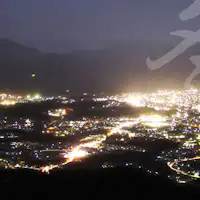 ทิวทัศน์ยามค่ำคืนของภูเขาบิโนะยามะ