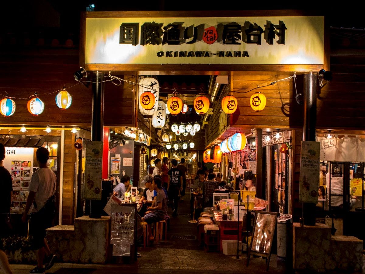 【국제거리 야타이촌】차로 8분・도보로 17분♪