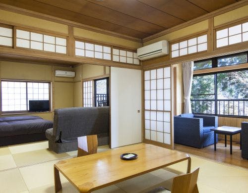 和洋室10畳＋8畳＋広縁4畳（改築・禁煙室）