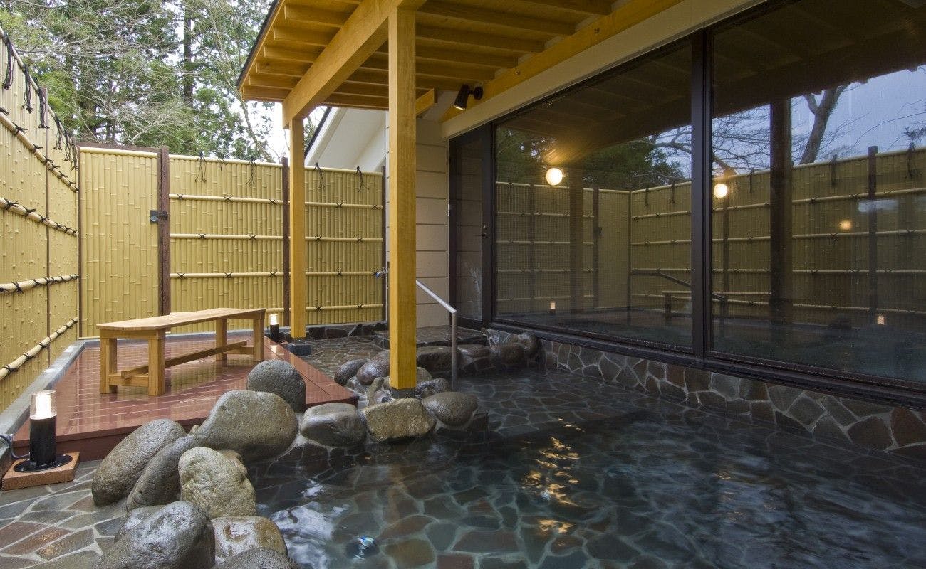 บ่อน้ำพุร้อนกลางแจ้ง