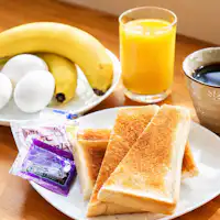 Sarapan pagi gratis tersedia mulai pukul 07.00.