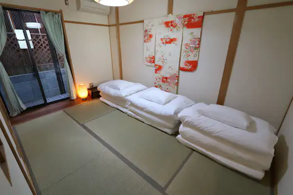 1층 일본식 방에는 이불을 준비해 두었습니다.
