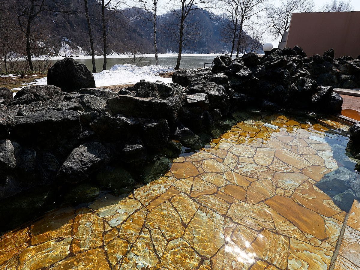 Yuyado Kuttari Onsen Lake Inn
