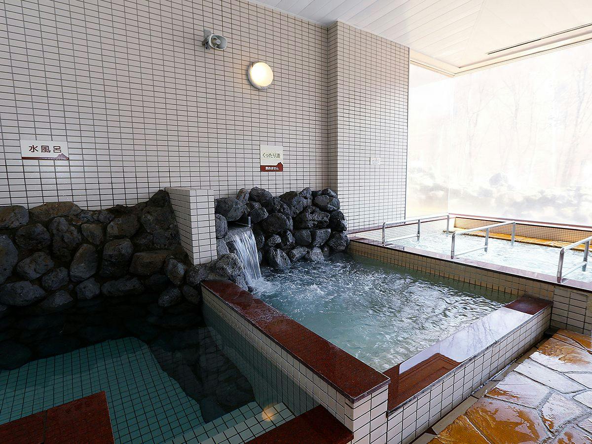 Yuyado Kuttari Onsen Lake Inn