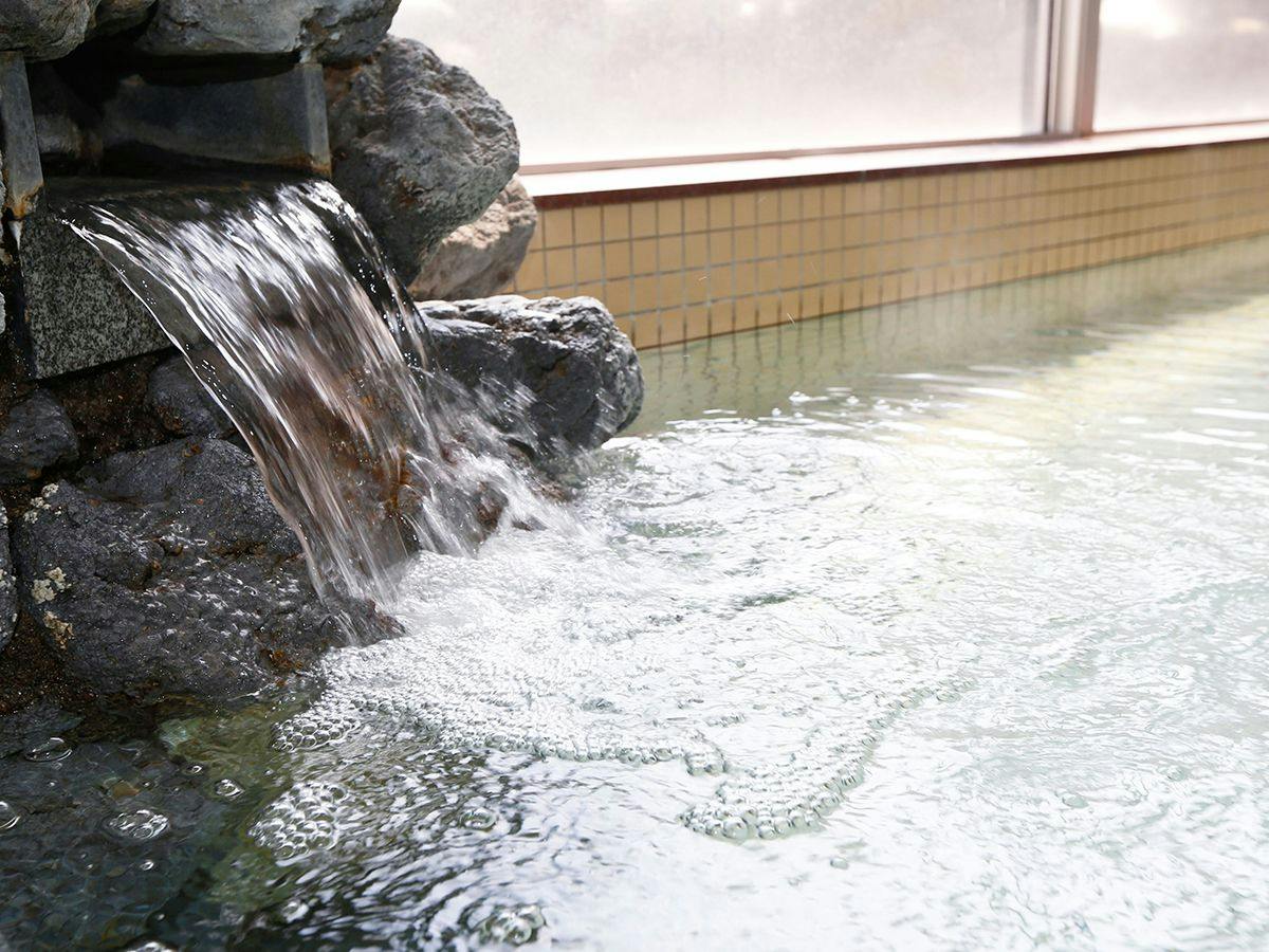 Yuyado Kuttari Onsen Lake Inn
